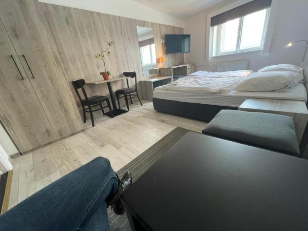 Pension Der Kretaner : photo 5 de la chambre chambre double avec salle de bains privative extérieure