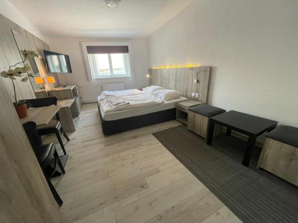 Pension Der Kretaner : photo 9 de la chambre chambre double avec salle de bains privative extérieure