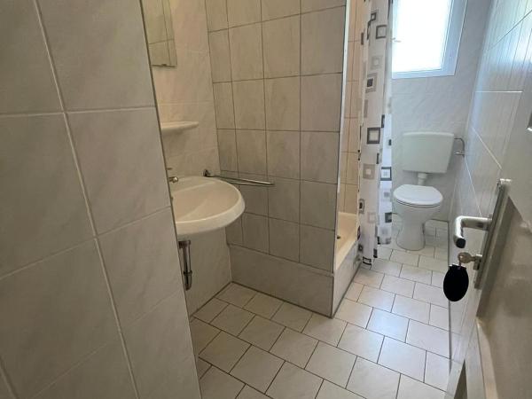 Pension Der Kretaner : photo 7 de la chambre chambre simple avec salle de bains extérieure privative