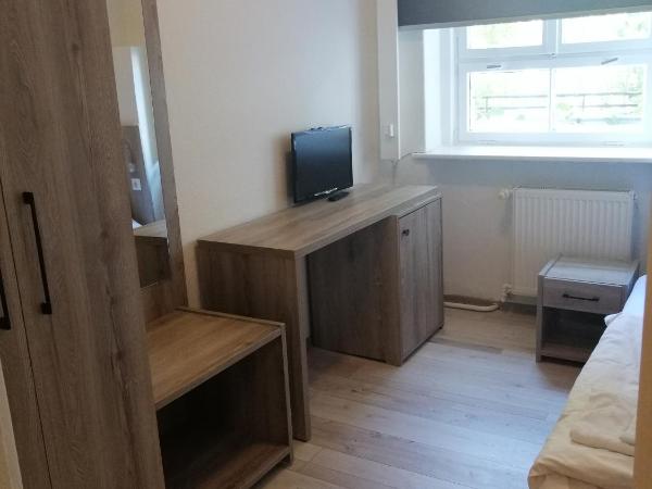 Pension Der Kretaner : photo 9 de la chambre chambre simple avec salle de bains extérieure privative