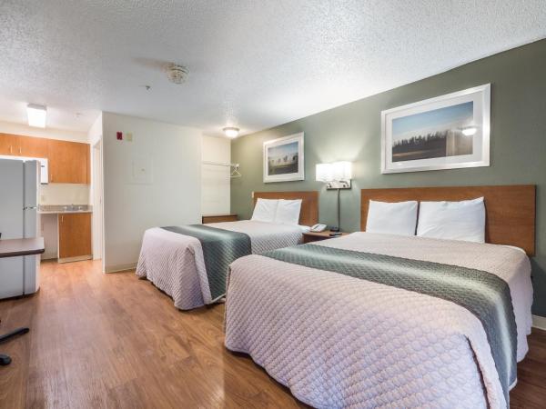 HomeTowne Studios by Red Roof Orlando South : photo 3 de la chambre studio room with two double beds smoking