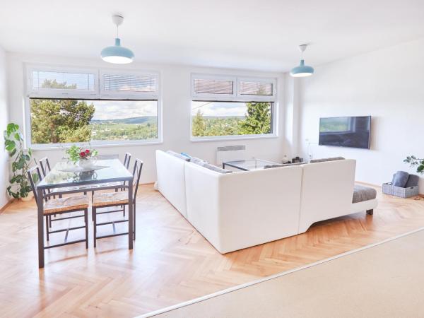 Penzion Kozí Horka u Brněnské přehrady : photo 1 de la chambre suite avec vue sur lac