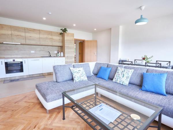 Penzion Kozí Horka u Brněnské přehrady : photo 2 de la chambre suite avec vue sur lac