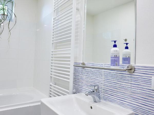 Penzion Kozí Horka u Brněnské přehrady : photo 8 de la chambre suite avec vue sur lac