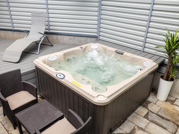 Arena Deluxe & Spa : photo 10 de la chambre suite deluxe avec baignoire spa