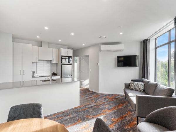 Ramada by Wyndham Newmarket Auckland : photo 4 de la chambre appartement 2 chambres lit king-size avec cuisine