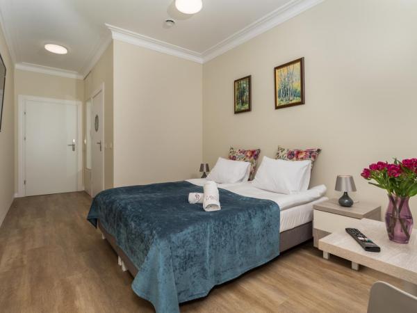 Zamorski BY THE SEA : photo 3 de la chambre chambre double avec salle de bains privative