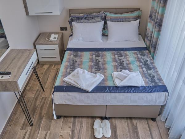 KALİSPERA HOTEL : photo 3 de la chambre chambre double avec salle de bains privative