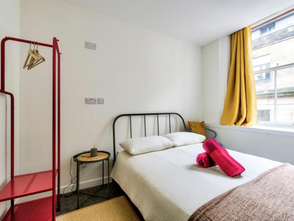 Haystack Hostel : photo 8 de la chambre chambre double avec salle de bains commune