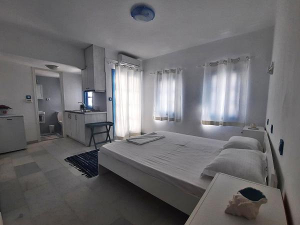 BLUE IN NAXOS : photo 1 de la chambre studio avec balcon