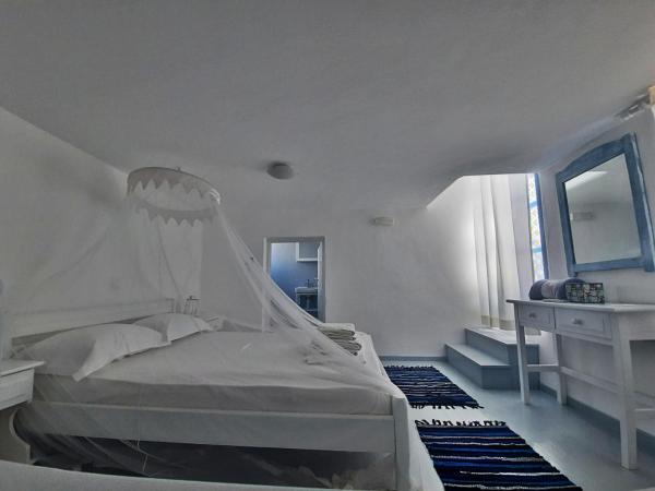 BLUE IN NAXOS : photo 2 de la chambre appartement en duplex