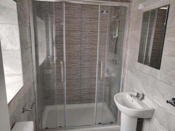 Number 53 : photo 1 de la chambre chambre double avec salle de bains privative