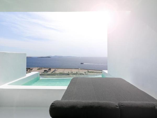 Tagoo Black Mykonos : photo 4 de la chambre chambre double de luxe avec piscine privée - vue sur mer