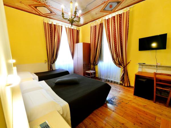 Hotel Iris : photo 8 de la chambre chambre triple