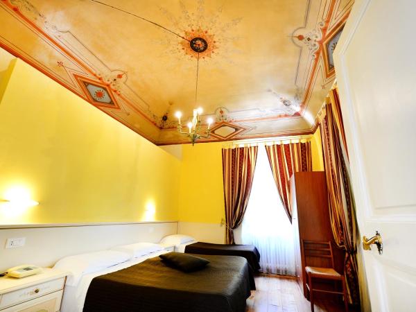 Hotel Iris : photo 10 de la chambre chambre triple