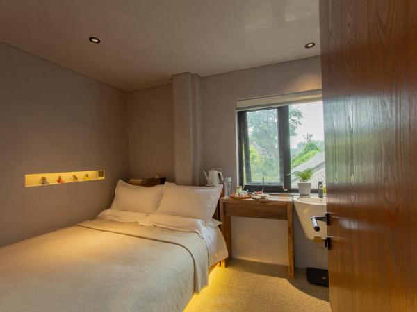 Refactoring Space Beijing Wang Fu Jing : photo 8 de la chambre chambre double avec salle de bains privative