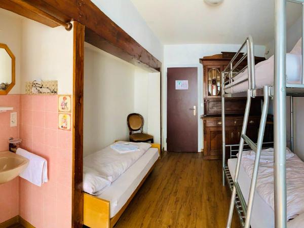 Weisses Rössli : photo 6 de la chambre chambre familiale avec salle de bains