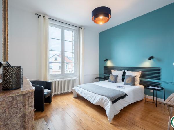 Chez Hortense : photo 3 de la chambre chambre double avec salle de bains privative