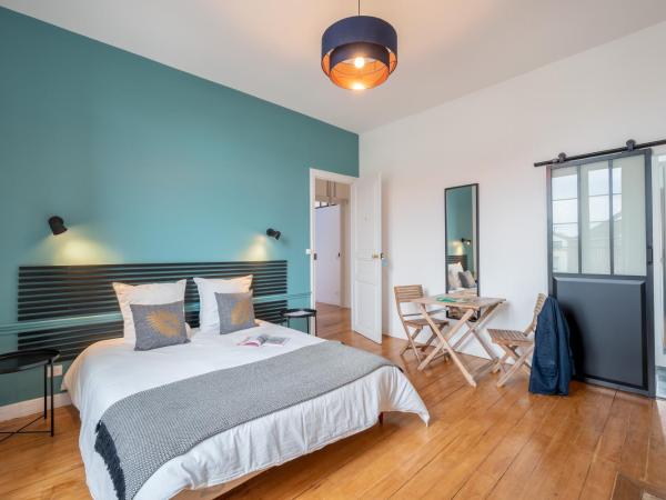 Chez Hortense : photo 1 de la chambre chambre double avec salle de bains privative