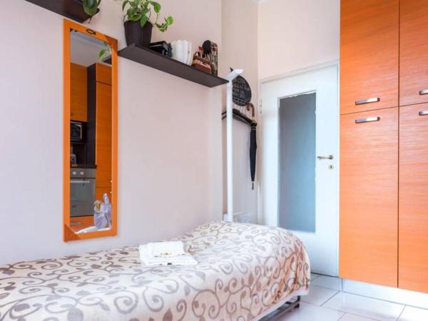 Bright & Cozy Room With Balcony : photo 8 de la chambre chambre double standard avec salle de bains commune