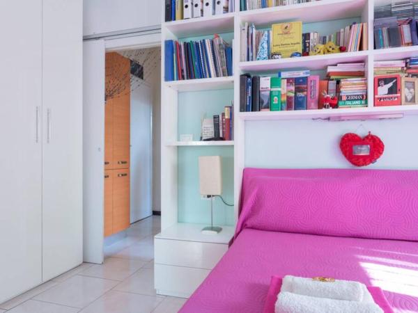 Bright & Cozy Room With Balcony : photo 7 de la chambre chambre double standard avec salle de bains commune