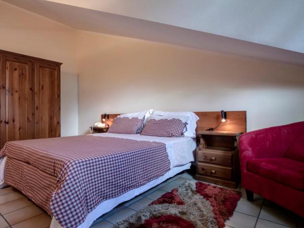 Hotel Petit Foyer : photo 1 de la chambre chambre double ou lits jumeaux avec balcon