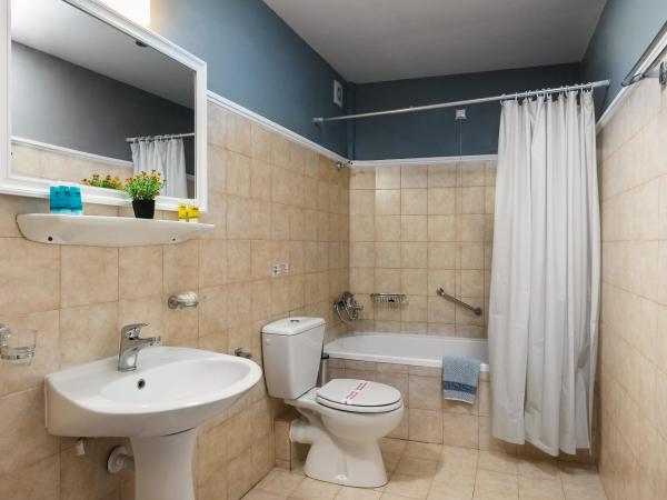 Arion Hotel : photo 9 de la chambre chambre familiale (2 adultes et 2 enfants)