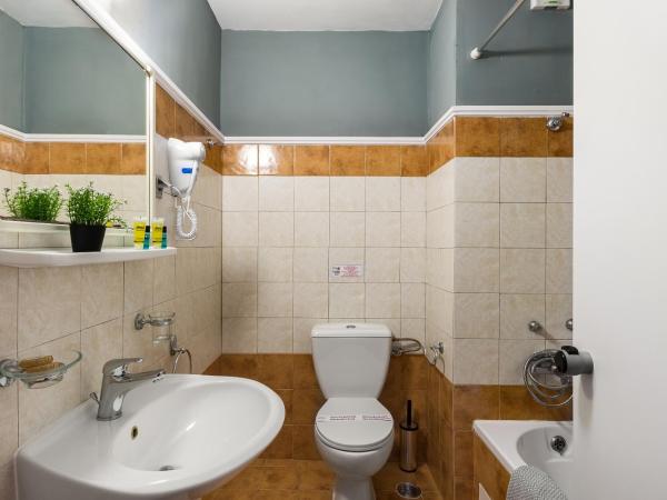 Arion Hotel : photo 6 de la chambre chambre triple