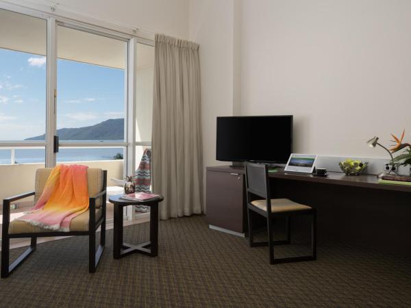 Cairns Harbourside Hotel : photo 3 de la chambre suite lit king-size - front de mer