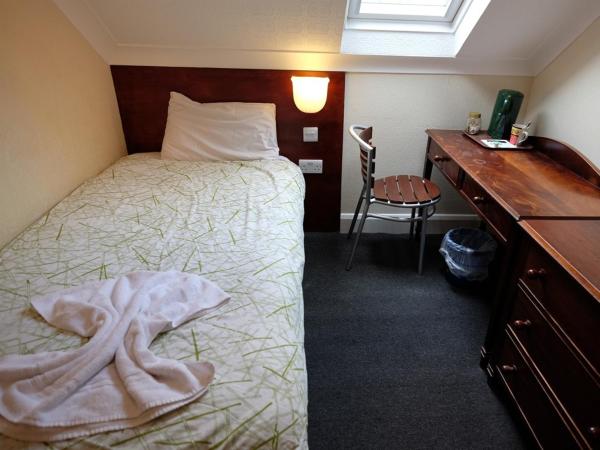 Charlotte Guest House : photo 2 de la chambre chambre simple avec salle de bains commune
