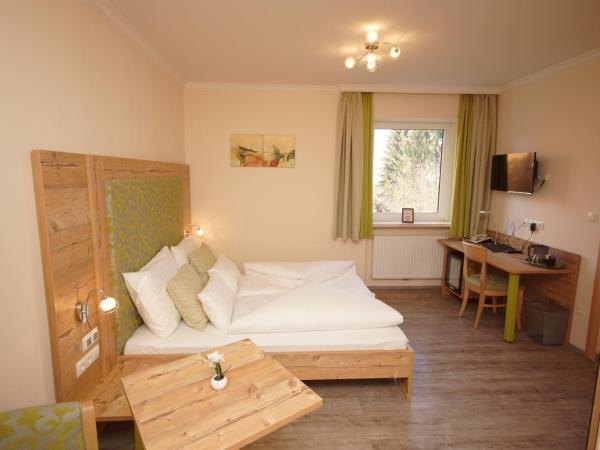 Der Marienhof Hotel Garni : photo 3 de la chambre chambre double confort - parking inclus (sous réserve de disponibilité)