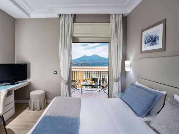 BW Signature Collection Hotel Paradiso : photo 2 de la chambre chambre double avec balcon - vue partielle sur mer