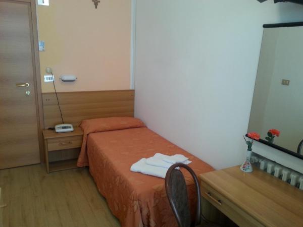 Hotel Sara : photo 1 de la chambre chambre simple