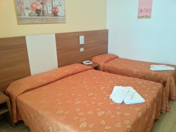 Hotel Sara : photo 3 de la chambre chambre triple