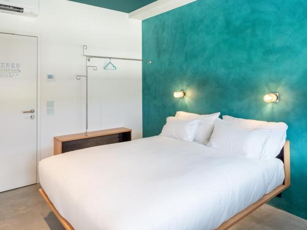 Riva Rooms & Studios - Check-In 24hr : photo 5 de la chambre chambre double ou lits jumeaux - vue sur montagnes