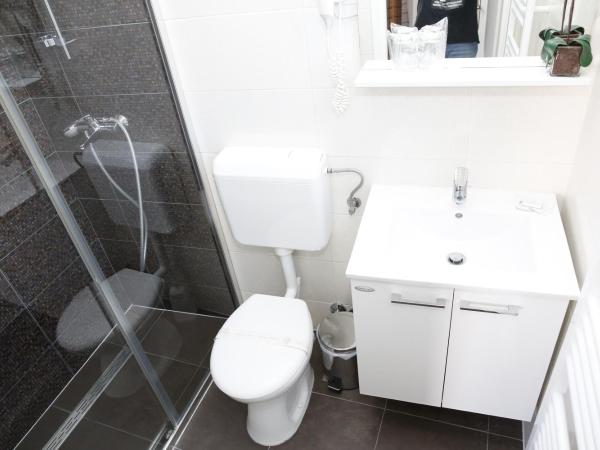 Guest House Lorenta : photo 7 de la chambre studio avec terrasse