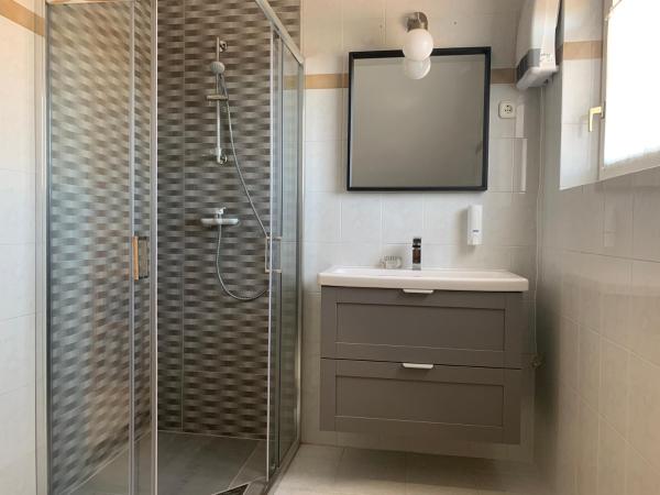 Hollik Apartmanház : photo 4 de la chambre superior studio with balcony and airconditioning