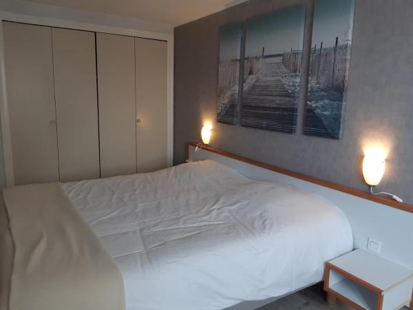 Logis Hôtel Les Chardons Bleus RESTAURANT LE BISTROT DE LA MER : photo 1 de la chambre chambre simple