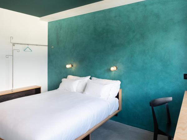 Riva Rooms & Studios - Check-In 24hr : photo 3 de la chambre chambre double ou lits jumeaux - vue sur lac