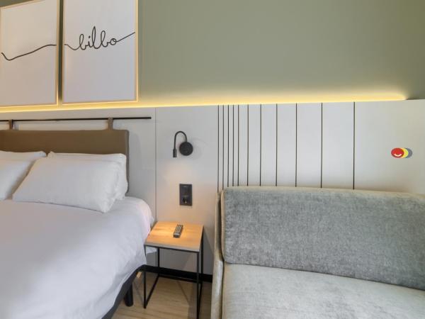 Hotel Bed4U Bilbao : photo 4 de la chambre chambre familiale