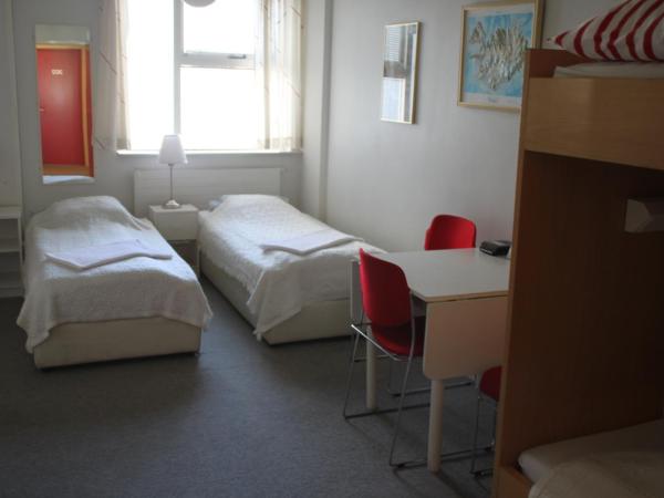 101 Guesthouse Hotel : photo 6 de la chambre chambre double ou lits jumeaux avec salle de bains commune