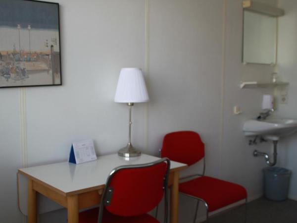 101 Guesthouse Hotel : photo 6 de la chambre chambre simple avec salle de bains commune