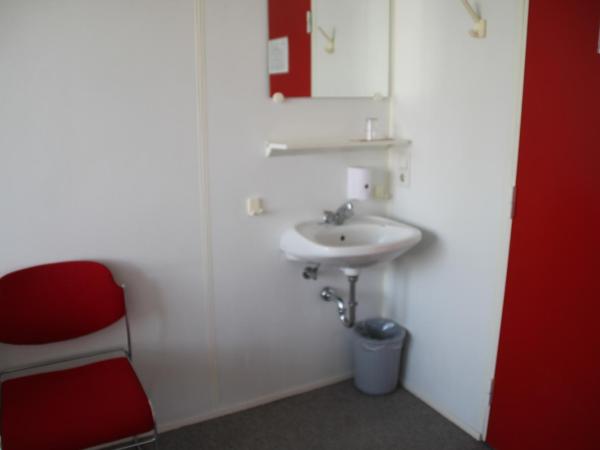 101 Guesthouse Hotel : photo 7 de la chambre chambre simple avec salle de bains commune