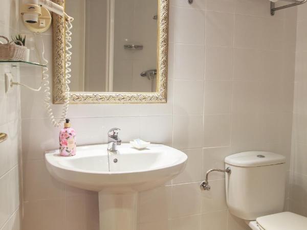 Hostal Antigua Morellana : photo 8 de la chambre chambre lits jumeaux