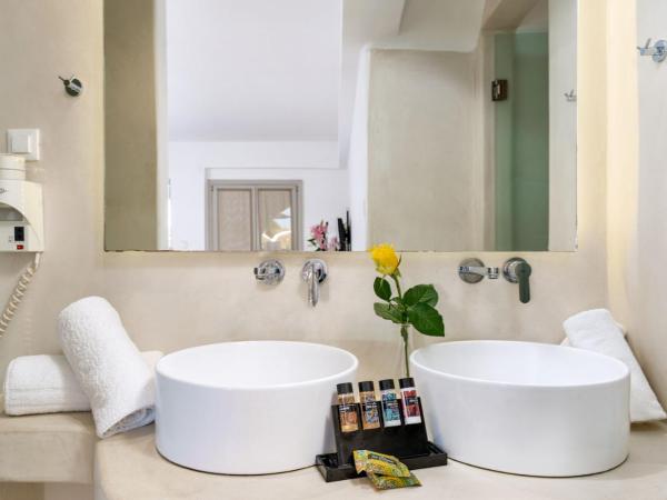 Paolas Τown Boutique Hotel : photo 3 de la chambre chambre double supérieure avec bain à remous intérieur