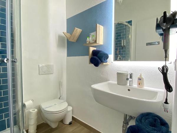 B&B Monteverdi L'Arancio : photo 9 de la chambre chambre double avec salle de bains privative séparée