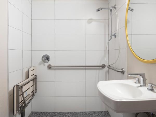 White Sands Hotel : photo 4 de la chambre chambre lit king-size - accessible aux personnes à mobilité réduite