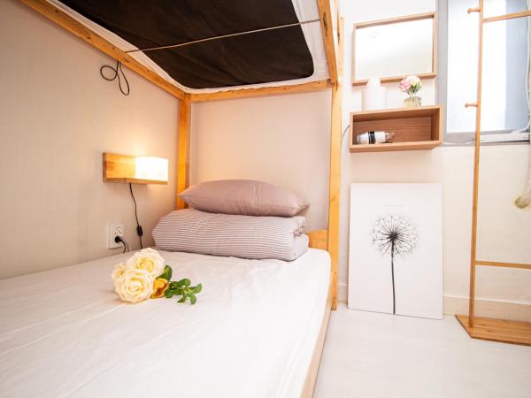 YAB-GuestHouse, FemaleOnly, ForeignOnly : photo 6 de la chambre chambre double avec salle de bains commune - réservée aux femmes