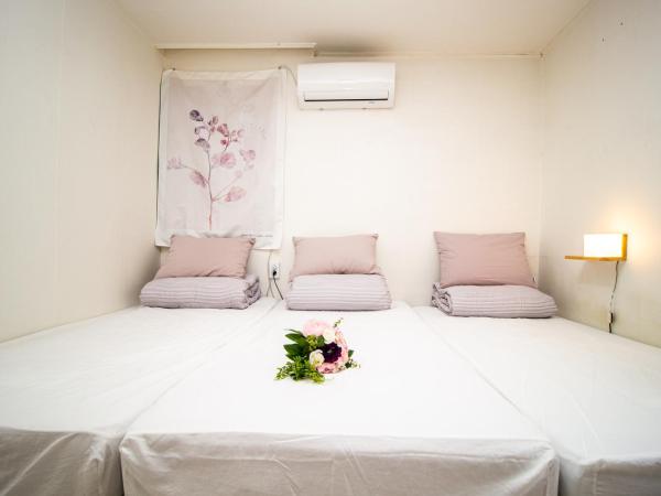 YAB-GuestHouse, FemaleOnly, ForeignOnly : photo 10 de la chambre chambre triple - réservée aux femmes