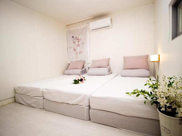 YAB-GuestHouse, FemaleOnly, ForeignOnly : photo 9 de la chambre chambre triple - réservée aux femmes